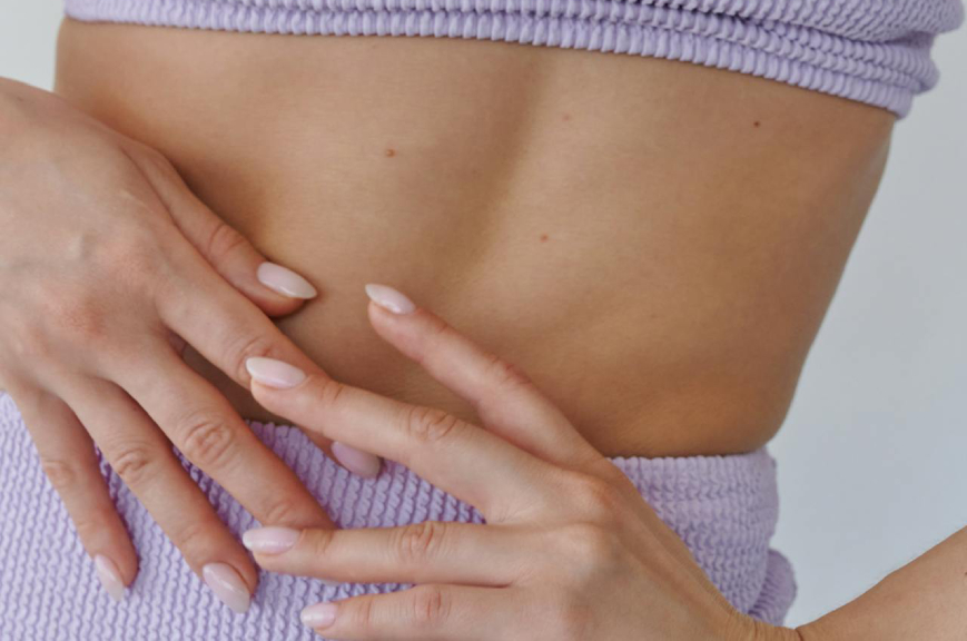 Uklanjanje masnih naslaga i zatezanje kože (abdomen)