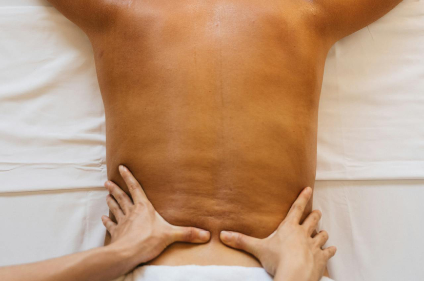 Uklanjanje masnih naslaga i zatezanje kože (leđa)